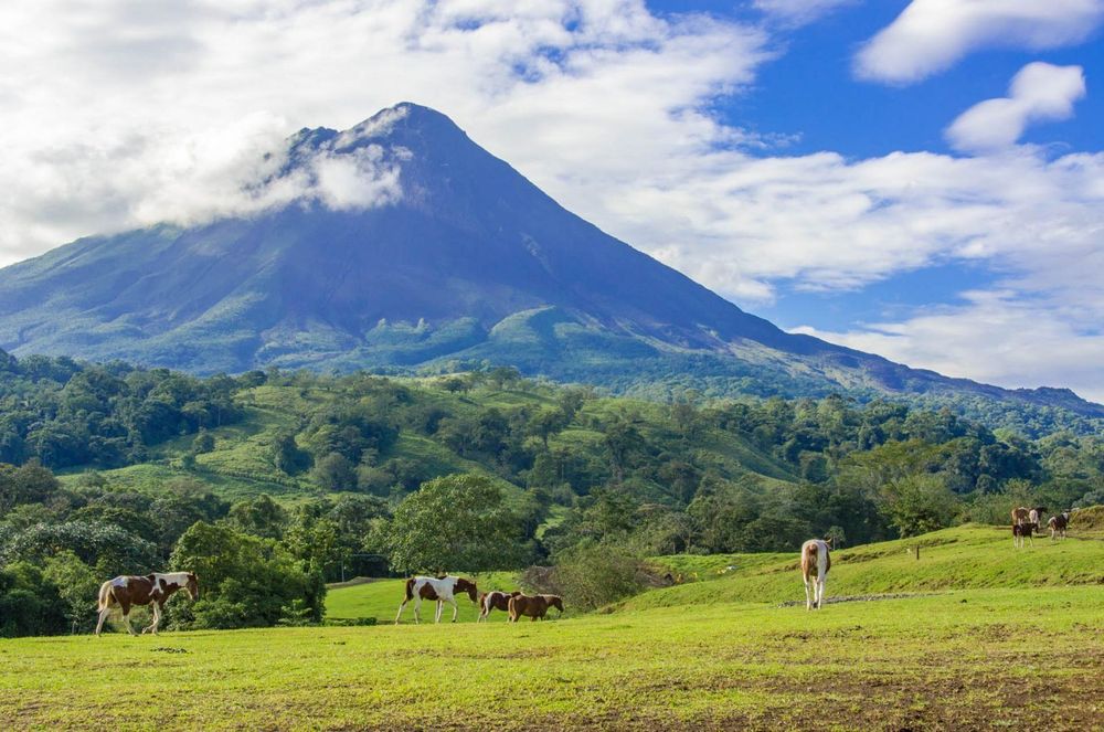 Arenal volcano in Costa Rica ©Shutterstock