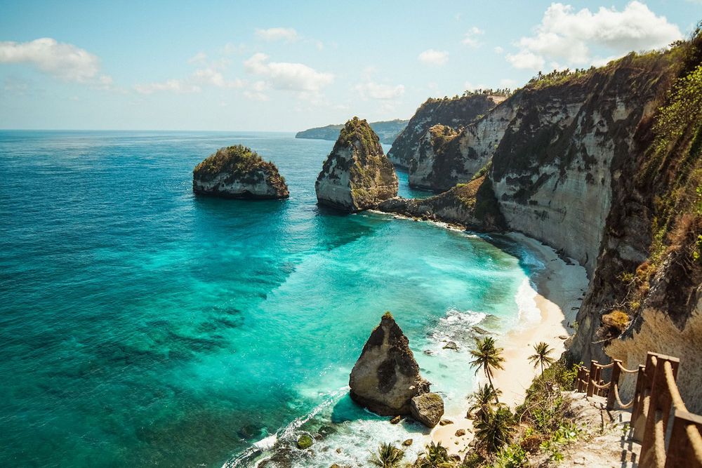 The beautiful diamond beach in Nusa Penida, Bali, Indonesia © Shutterstock