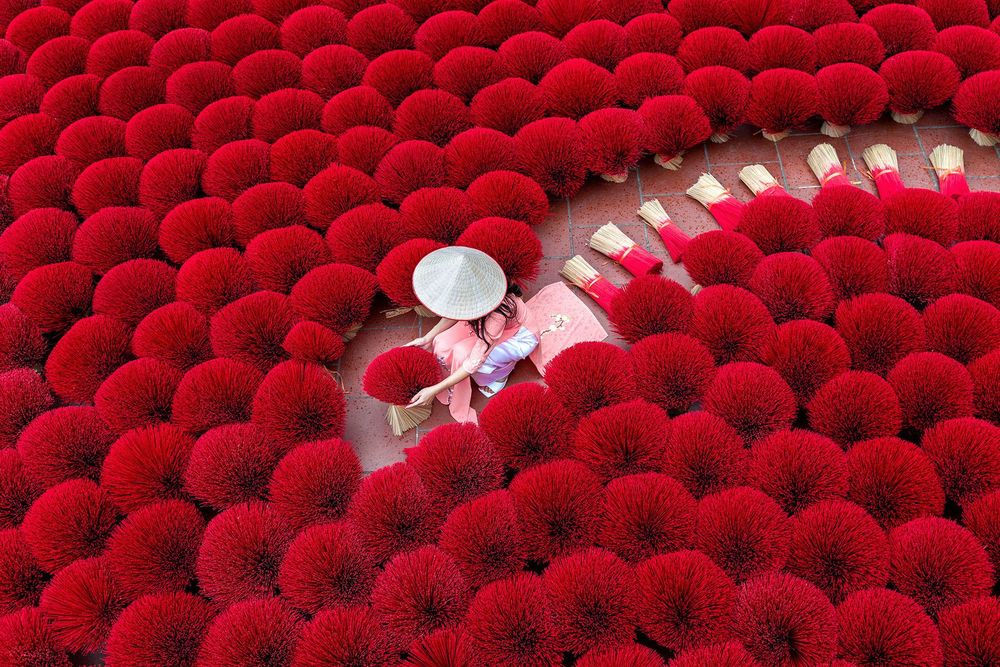 Incense sticks drying outdoor in Hanoi, Vietnam © Shutterstock
