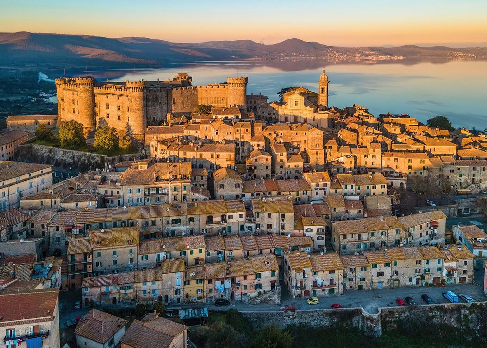 Sunset Panoramic view of the old town of Bracciano © Shutterstock