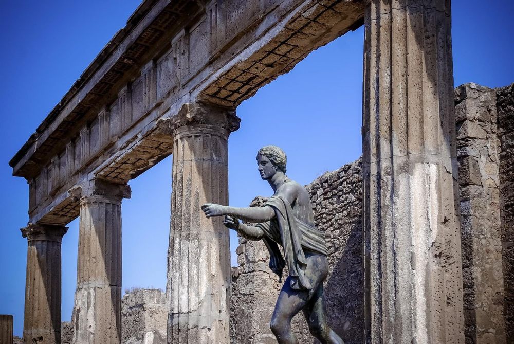Statue of Apollo, Pompeii © BlackMac/Shutterstock