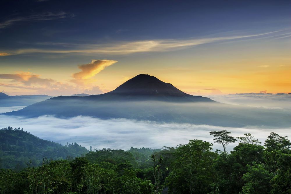 Batur sunrise Bali © Shutterstock