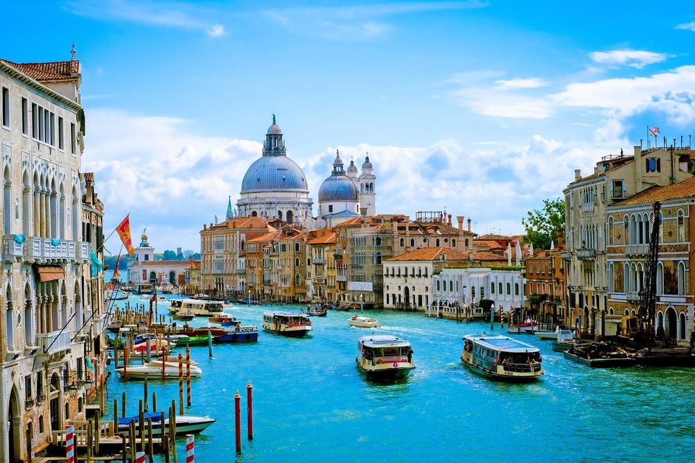 Grand Canal, Venice, Italy © Apple Kullathida/Shutterstock