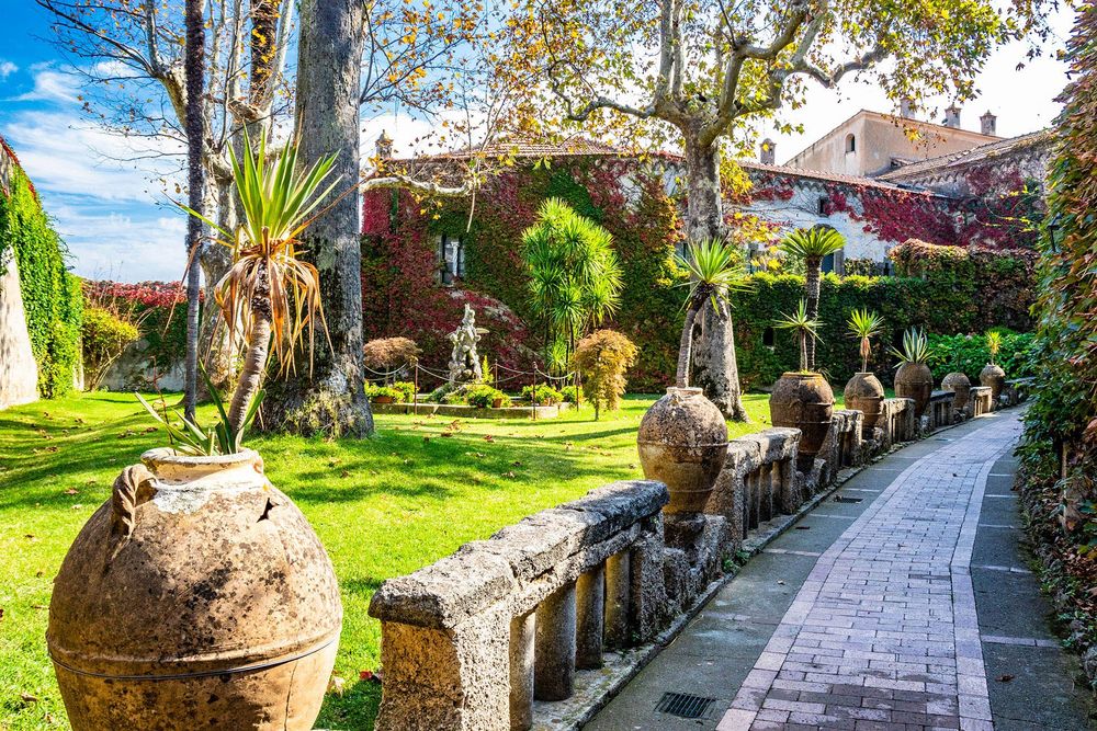 Villa Cimbrone garden in Ravello © Shutterstock