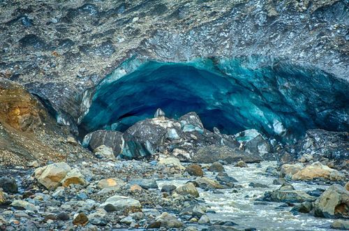Famous glacier caves at Kverkfjoll in the highlands of Iceland used to be magical place to visit © Filip Fuxa/Shutterstock