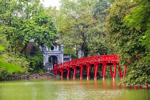 Hoan-Kiem-Lake-red-bridge-hanoi-shutterstock_519510127