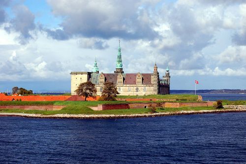kronborg-castle-helsingor-denmark-shutterstock_18139840
