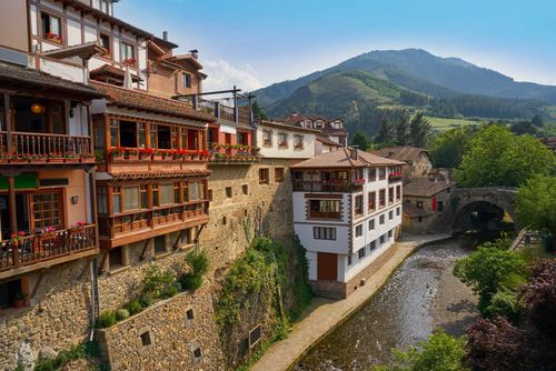 Potes river Quiviesa Deva a Cantabria village of Spain © lunamarina/Shutterstock