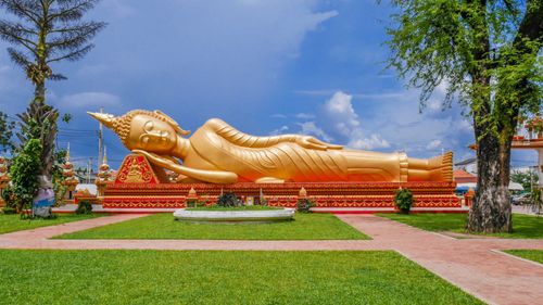 Reclining Buddha at Wat Pha That Luang, Vientiane, Laos © Mongkolchon Akesin/Shutterstock