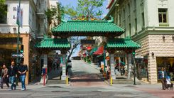 Chinatown in San Francisco © Andrew Zarivny/Shutterstock