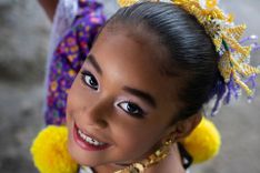 Face of a girl with a national holiday dress from Panama © Shutterstock