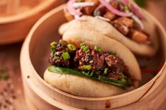 Gua bao, steamed buns with pork belly and vegetable © Shutterstock