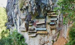 Hanging coffins, traditional way how to bury people, Philippines @ Tunature/Shutterstock