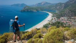 Hiking on Lycian way trail © art of line/Shutterstock