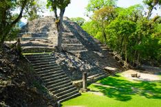 mayan-ruins-copan-honduras-shutterstock_671409553