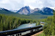 Rocky Mountaineer train, Canada © Natalia Bratslavsky/Shutterstock