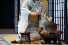 tea-ceremony-japan-shutterstock_531184726